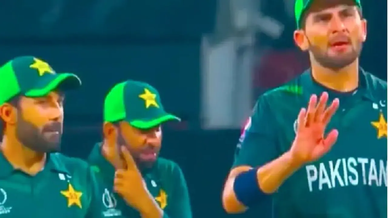 Who is Iftikhar Ahmed talking to? Mysterious WC video of Pakistan star leaves internet puzzled (WATCH) Who is Iftikhar Ahmed talking to? Mysterious WC video of Pakistan star leaves internet puzzled (WATCH)