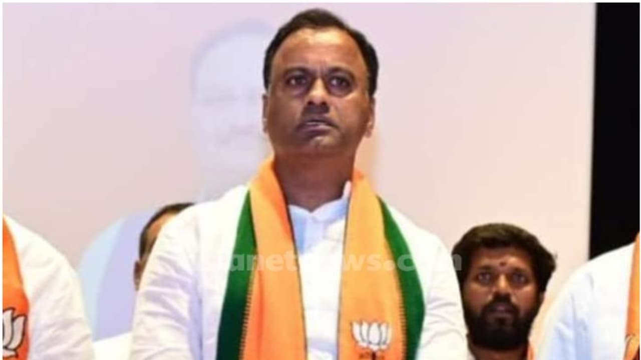 കൊമ്മട്ടിറെഡ്ഢി രാജഗോപാൽ റെഡ്ഢി ബിജെപി അംഗത്വം രാജിവച്ചു, വീണ്ടും കോൺഗ്രസിലേക്കെന്ന് സൂചന കൊമ്മട്ടിറെഡ്ഢി രാജഗോപാൽ റെഡ്ഢി ബിജെപി അംഗത്വം രാജിവച്ചു, വീണ്ടും കോൺഗ്രസിലേക്കെന്ന് സൂചന