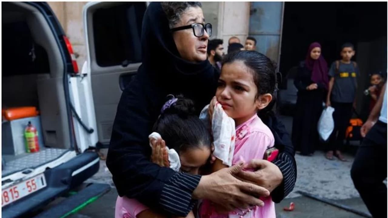 ഇസ്രയേൽ ആക്രമണം: ഗാസയിൽ 2360 കുട്ടികൾ കൊല്ലപ്പെട്ടെന്ന് യുണിസെഫ്; ഇന്ധനക്ഷാമം,12 ആശുപത്രികൾ പൂട്ടി ഇസ്രയേൽ ആക്രമണം: ഗാസയിൽ 2360 കുട്ടികൾ കൊല്ലപ്പെട്ടെന്ന് യുണിസെഫ്; ഇന്ധനക്ഷാമം,12 ആശുപത്രികൾ പൂട്ടി