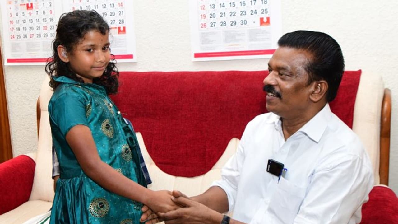 ഇടമലക്കുടിയിലെ ആ 10 വയസുകാരി സെക്രട്ടേറിയറ്റിലെത്തി; മന്ത്രി രാധാകൃഷ്ണനെ കണ്ട് നന്ദി പറയാന് ഇടമലക്കുടിയിലെ ആ 10 വയസുകാരി സെക്രട്ടേറിയറ്റിലെത്തി; മന്ത്രി രാധാകൃഷ്ണനെ കണ്ട് നന്ദി പറയാന്