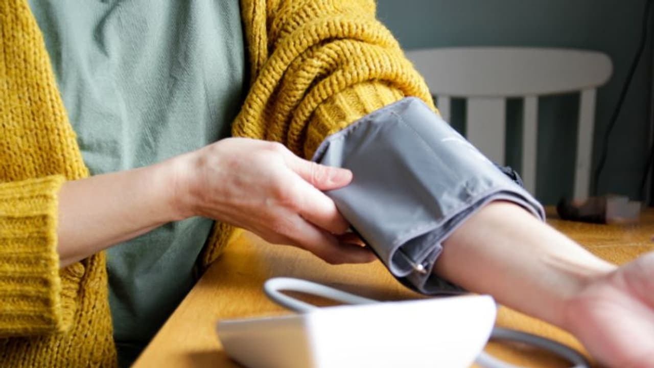 ശരീരത്തിൽ ഇരുമ്പിന്റെ കുറവുണ്ടോ? അറിയാം ഈ ലക്ഷണങ്ങളും കഴിക്കേണ്ട ഭക്ഷണങ്ങളും... ശരീരത്തിൽ ഇരുമ്പിന്റെ കുറവുണ്ടോ? അറിയാം ഈ ലക്ഷണങ്ങളും കഴിക്കേണ്ട ഭക്ഷണങ്ങളും...