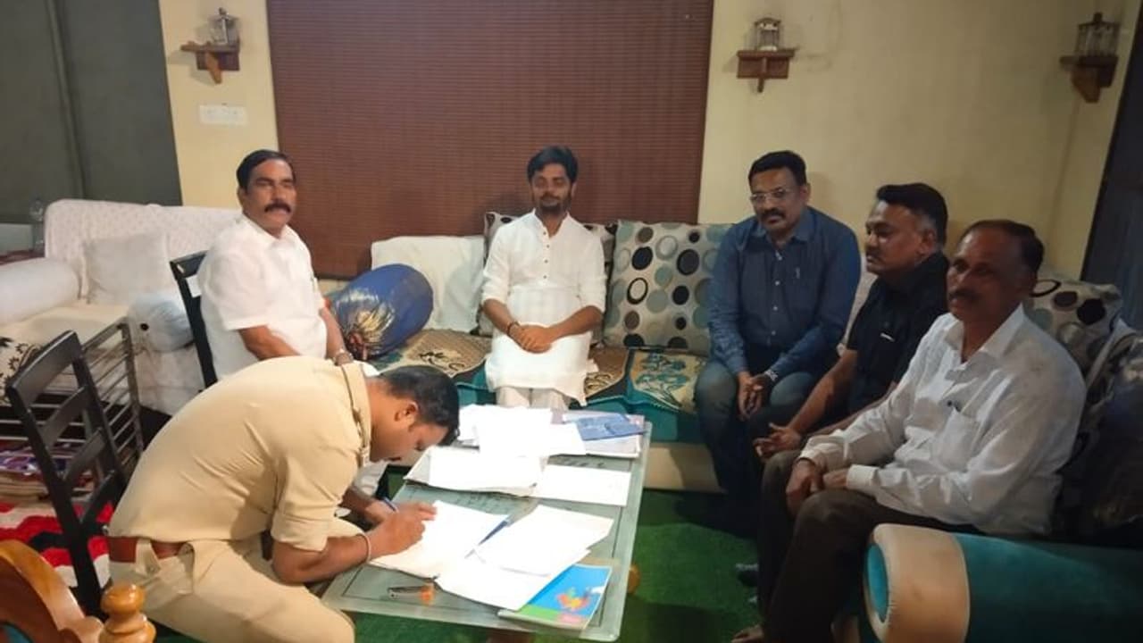 ಹುಲಿ ಚರ್ಮದ ಮೇಲೆ ಕುಳಿತ ವಿನಯ್ ಫೋಟೋ ವೈರಲ್: ಆಧಾರ ಸಹಿತವಾಗಿ ಸ್ಪಷ್ಟನೆ ಕೊಟ್ಟ ಗುರೂಜಿ