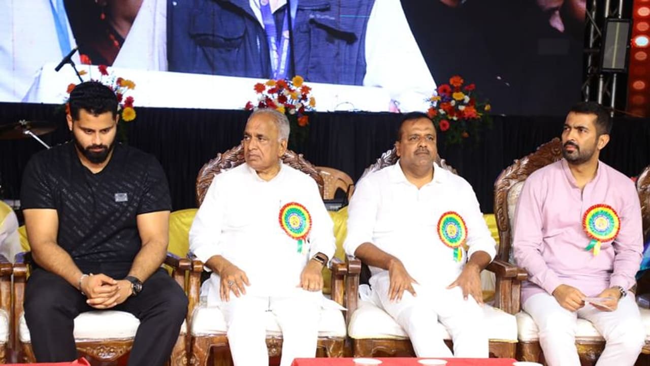 ಮಡಿಕೇರಿ ದಸರಾಗೆ ತನ್ನದೇ ಆದ ಇತಿಹಾಸ: ಯು.ಟಿ.ಖಾದರ್ ಬಣ್ಣನೆ ಮಡಿಕೇರಿ ದಸರಾಗೆ ತನ್ನದೇ ಆದ ಇತಿಹಾಸ: ಯು.ಟಿ.ಖಾದರ್ ಬಣ್ಣನೆ