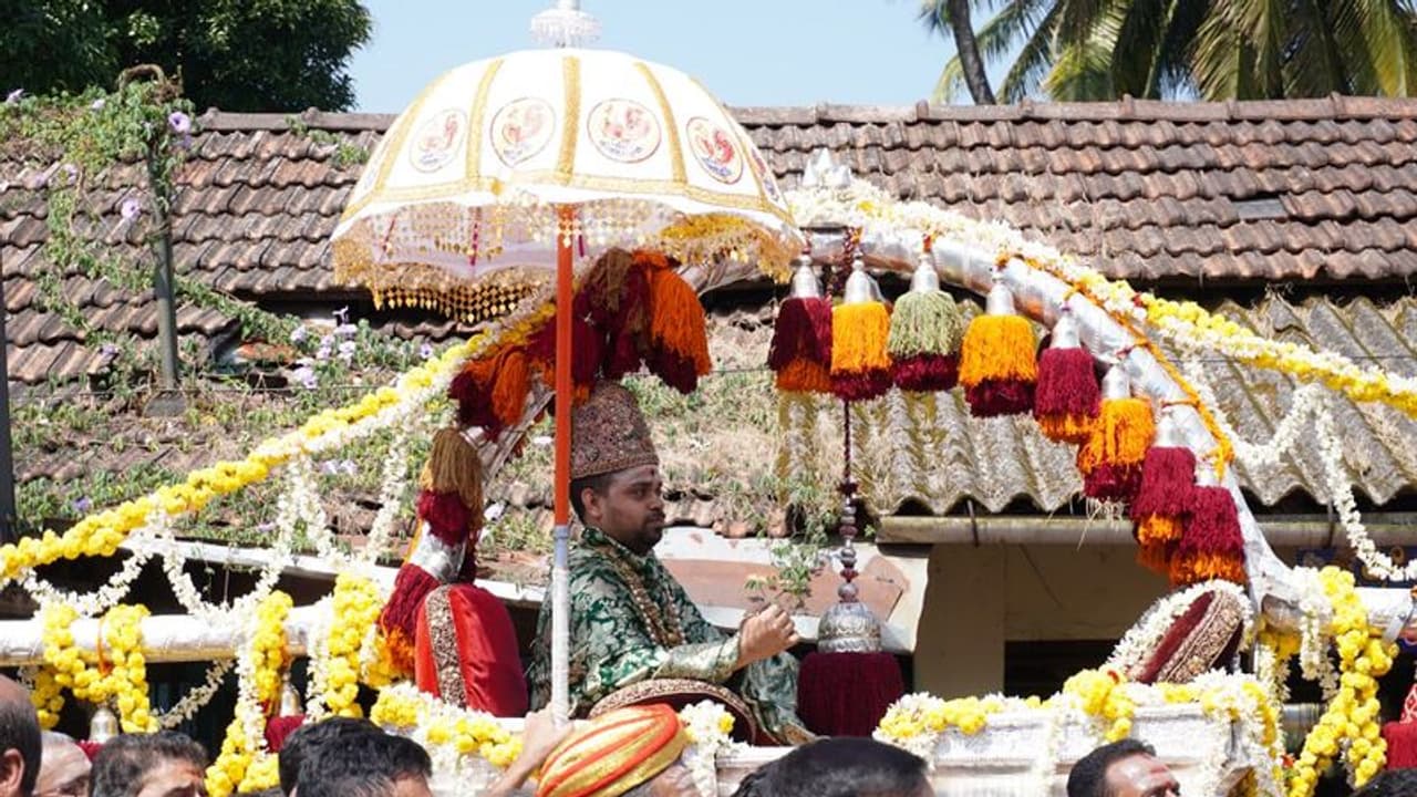ಶೃಂಗೇರಿಯಲ್ಲಿ ಸಂಭ್ರಮದ ರಥೋತ್ಸವ: ಶ್ರೀಗಳಿಂದ ಅಡ್ಡ ಪಲ್ಲಕ್ಕಿ ಉತ್ಸವ, ನವರಾತ್ರಿ ಸಂಪನ್ನ! ಶೃಂಗೇರಿಯಲ್ಲಿ ಸಂಭ್ರಮದ ರಥೋತ್ಸವ: ಶ್ರೀಗಳಿಂದ ಅಡ್ಡ ಪಲ್ಲಕ್ಕಿ ಉತ್ಸವ, ನವರಾತ್ರಿ ಸಂಪನ್ನ!