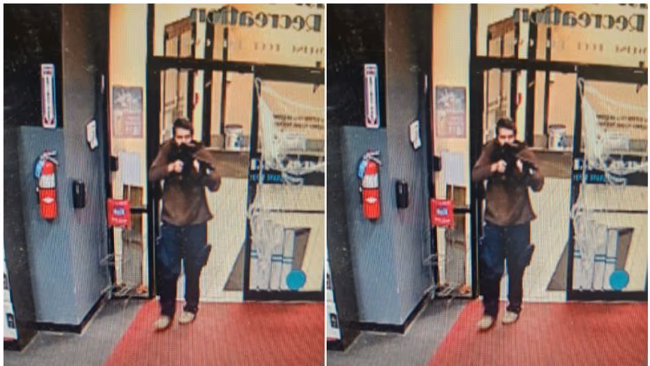 അമേരിക്കയെ നടുക്കി വെടിവയ്പ്പ്: 22 പേർ കൊല്ലപ്പെട്ടു, അക്രമിയുടെ ചിത്രം പുറത്തുവിട്ട് പൊലീസ് അമേരിക്കയെ നടുക്കി വെടിവയ്പ്പ്: 22 പേർ കൊല്ലപ്പെട്ടു, അക്രമിയുടെ ചിത്രം പുറത്തുവിട്ട് പൊലീസ്