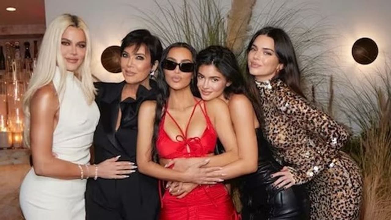 The Kardashian Jenner family gives adorable pose in this stunning photo