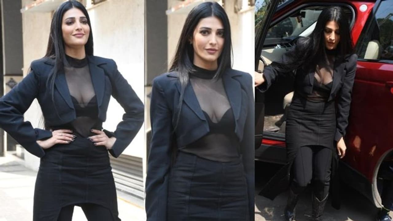 న్యూ ఇయర్ వెకేషన్ కు చెక్కేసిన శ్రుతి హాసన్.. ఎయిర్ పోర్ట్ లో స్టార్ బ్యూటీ సందడి. న్యూ ఇయర్ వెకేషన్ కు చెక్కేసిన శ్రుతి హాసన్.. ఎయిర్ పోర్ట్ లో స్టార్ బ్యూటీ సందడి.