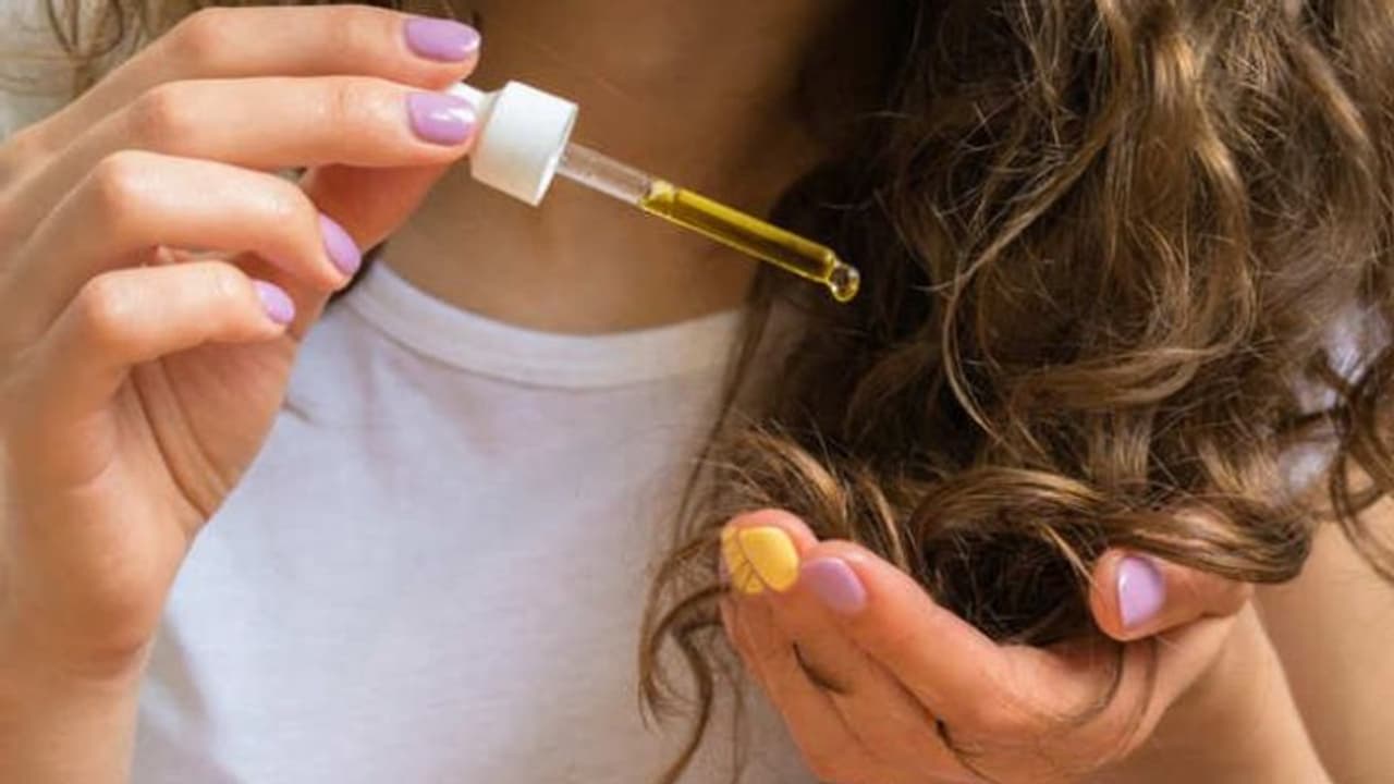 തലമുടി കൊഴിച്ചില് തടയാനും മുടി വളരാനും ആറ് എണ്ണകള്... തലമുടി കൊഴിച്ചില് തടയാനും മുടി വളരാനും ആറ് എണ്ണകള്...