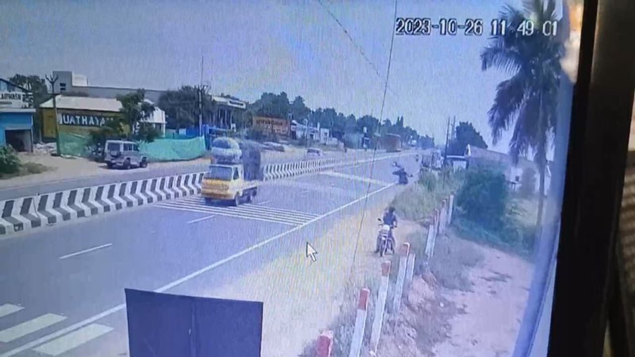 பல்லடம் அருகே ஒன்வேயில் வந்த ஆட்டோவால் பரிதாபமாக உயிரிழந்த கல்லூரி மாணவி