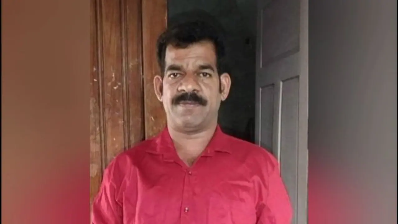 பயணத்தின் போது திடீர் மாரடைப்பு; உயிரிழக்கும் தருணத்திலும் பிறர் மீது மோதாமல் இருக்க ஓட்டுநர் செய்த நெகிழ்ச்சி பயணத்தின் போது திடீர் மாரடைப்பு; உயிரிழக்கும் தருணத்திலும் பிறர் மீது மோதாமல் இருக்க ஓட்டுநர் செய்த நெகிழ்ச்சி