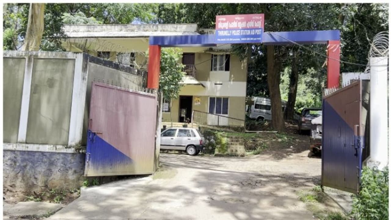 അതിര്ത്തി തര്ക്കത്തെ തുടര്ന്ന് ഗൃഹനാഥന് കുത്തേറ്റു; സഹോദരന് സ്ഥലം കുറഞ്ഞെന്ന പേരിലെന്ന് വിവരം അതിര്ത്തി തര്ക്കത്തെ തുടര്ന്ന് ഗൃഹനാഥന് കുത്തേറ്റു; സഹോദരന് സ്ഥലം കുറഞ്ഞെന്ന പേരിലെന്ന് വിവരം