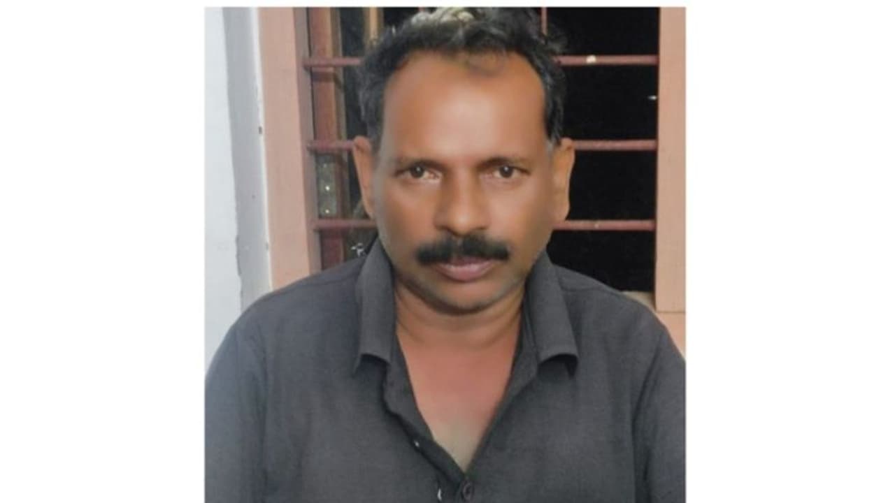 എടിഎമ്മില് നിന്ന് പണമെടുക്കാനെത്തിയ പെണ്കുട്ടിയെ പീഡിപ്പിക്കാന് ശ്രമം; 60 വയസുകാരന് അറസ്റ്റില് എടിഎമ്മില് നിന്ന് പണമെടുക്കാനെത്തിയ പെണ്കുട്ടിയെ പീഡിപ്പിക്കാന് ശ്രമം; 60 വയസുകാരന് അറസ്റ്റില്