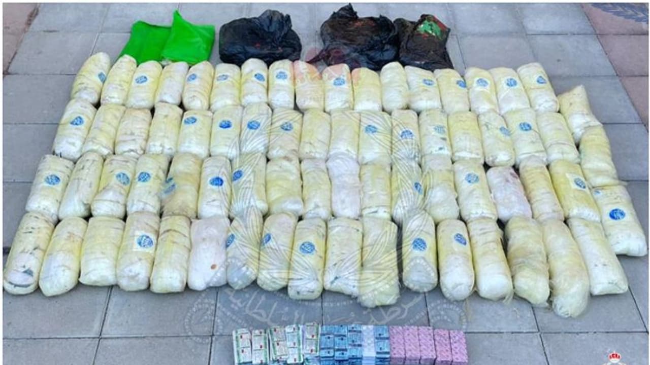 എൺപത് കിലോയിലേറെ മയക്കുമരുന്നുമായി നാല് പ്രവാസികൾ പിടിയില് എൺപത് കിലോയിലേറെ മയക്കുമരുന്നുമായി നാല് പ്രവാസികൾ പിടിയില്