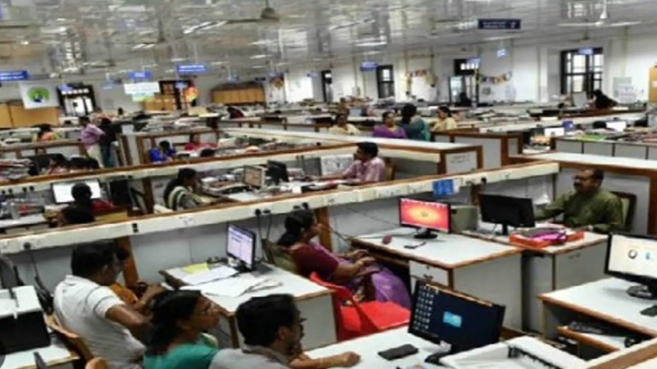 ప్రభుత్వ ఉద్యోగులకు షాక్.. ‘నో వర్క్, నో పే’ నిబంధన ప్రవేశపెట్టిన ప్రభుత్వం.. ప్రభుత్వ ఉద్యోగులకు షాక్.. ‘నో వర్క్, నో పే’ నిబంధన ప్రవేశపెట్టిన ప్రభుత్వం..