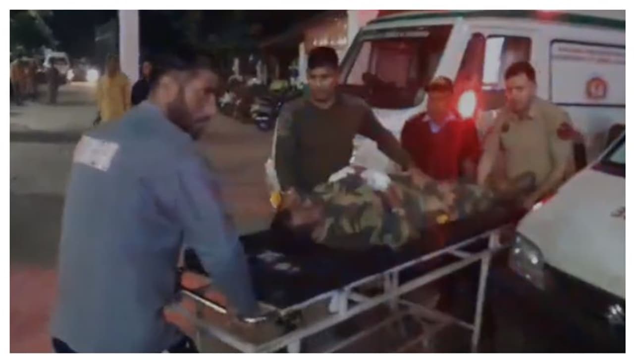 ജമ്മു കശ്മീരിൽ പാക് വെടിനിർത്തൽ കരാർ ലംഘനം: അർണിയയിൽ ഇന്ത്യൻ പോസ്റ്റുകൾക്ക് നേരെ വെടിവെപ്പ്, തിരിച്ചടിച്ച് സേന ജമ്മു കശ്മീരിൽ പാക് വെടിനിർത്തൽ കരാർ ലംഘനം: അർണിയയിൽ ഇന്ത്യൻ പോസ്റ്റുകൾക്ക് നേരെ വെടിവെപ്പ്, തിരിച്ചടിച്ച് സേന