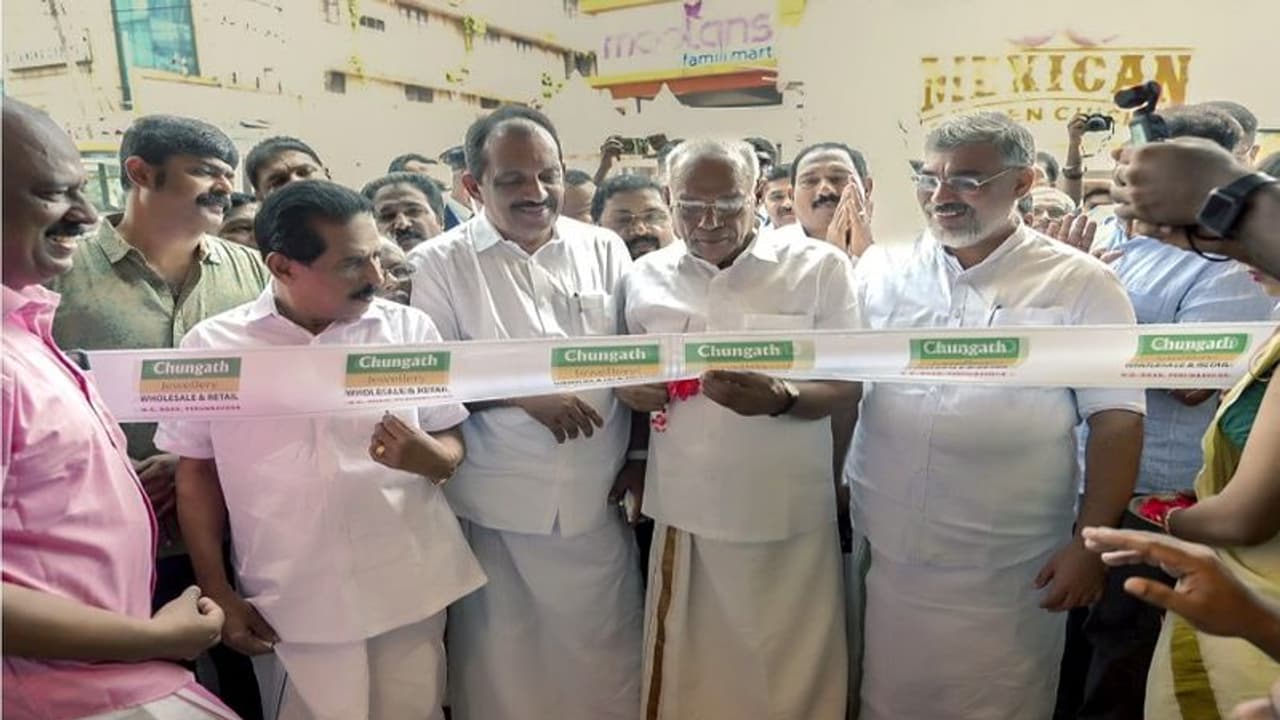 ചുങ്കത്ത് ജ്വല്ലറി ഗ്രൂപ്പ് പുതിയ ഷോറൂം പെരുമ്പാവൂരിൽ ചുങ്കത്ത് ജ്വല്ലറി ഗ്രൂപ്പ് പുതിയ ഷോറൂം പെരുമ്പാവൂരിൽ