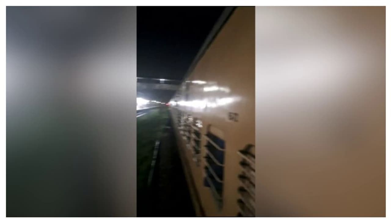 ട്രെയിൻ പാളം മാറിക്കയറിയ സംഭവം;സ്റ്റേഷൻ മാസ്റ്റർക്ക് പറ്റിയ പിഴവ്, സാങ്കേതിക,സുരക്ഷാ പിഴവുകൾ ഇല്ലെന്ന് റെയിൽവേ ട്രെയിൻ പാളം മാറിക്കയറിയ സംഭവം;സ്റ്റേഷൻ മാസ്റ്റർക്ക് പറ്റിയ പിഴവ്, സാങ്കേതിക,സുരക്ഷാ പിഴവുകൾ ഇല്ലെന്ന് റെയിൽവേ