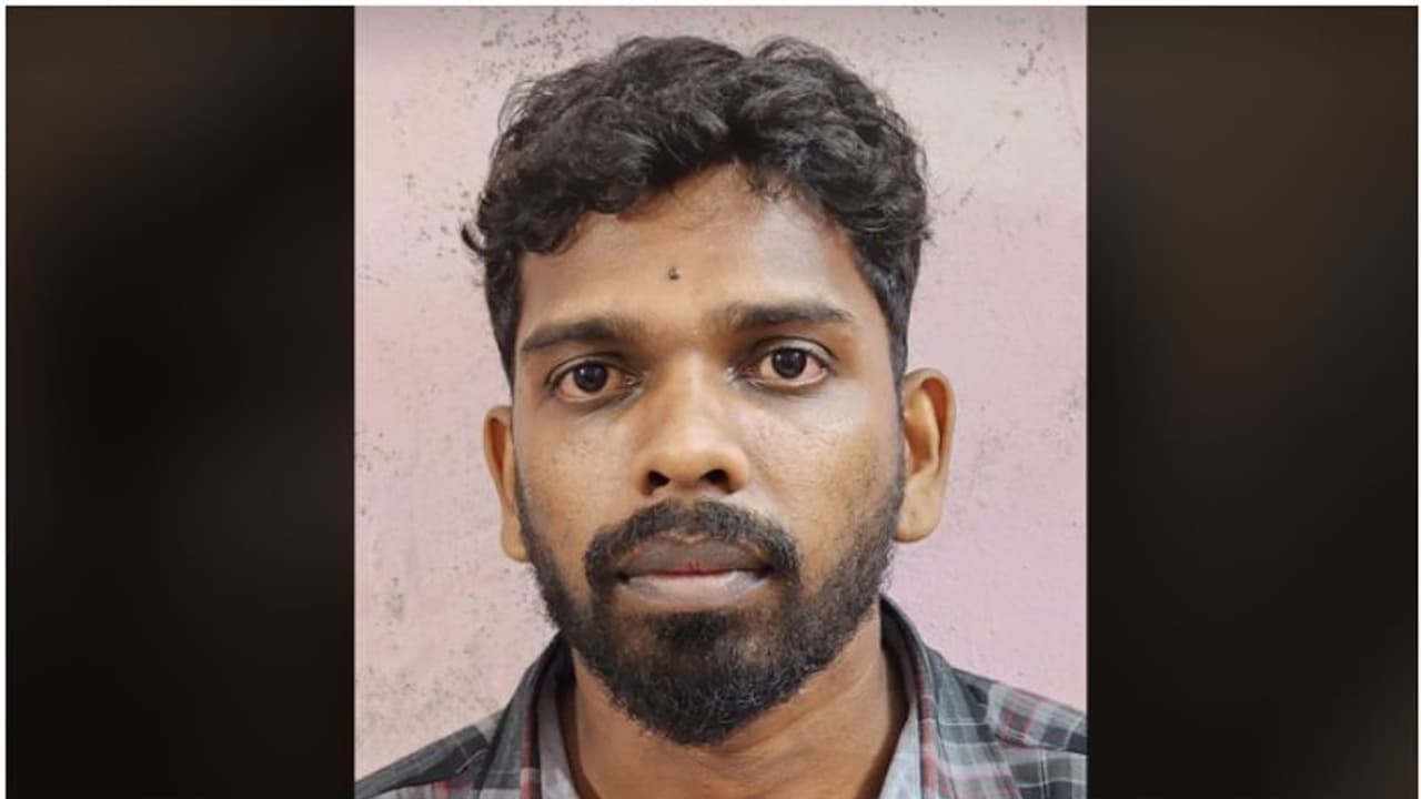 ലോണ് ശരിയാക്കാമെന്ന് പറഞ്ഞ് കബളിപ്പിച്ചത് 60 പേരെ, വന് തട്ടിപ്പ്: 'ഗുലാന്' പിടിയിലായത് ഇങ്ങനെ ലോണ് ശരിയാക്കാമെന്ന് പറഞ്ഞ് കബളിപ്പിച്ചത് 60 പേരെ, വന് തട്ടിപ്പ്: 'ഗുലാന്' പിടിയിലായത് ഇങ്ങനെ