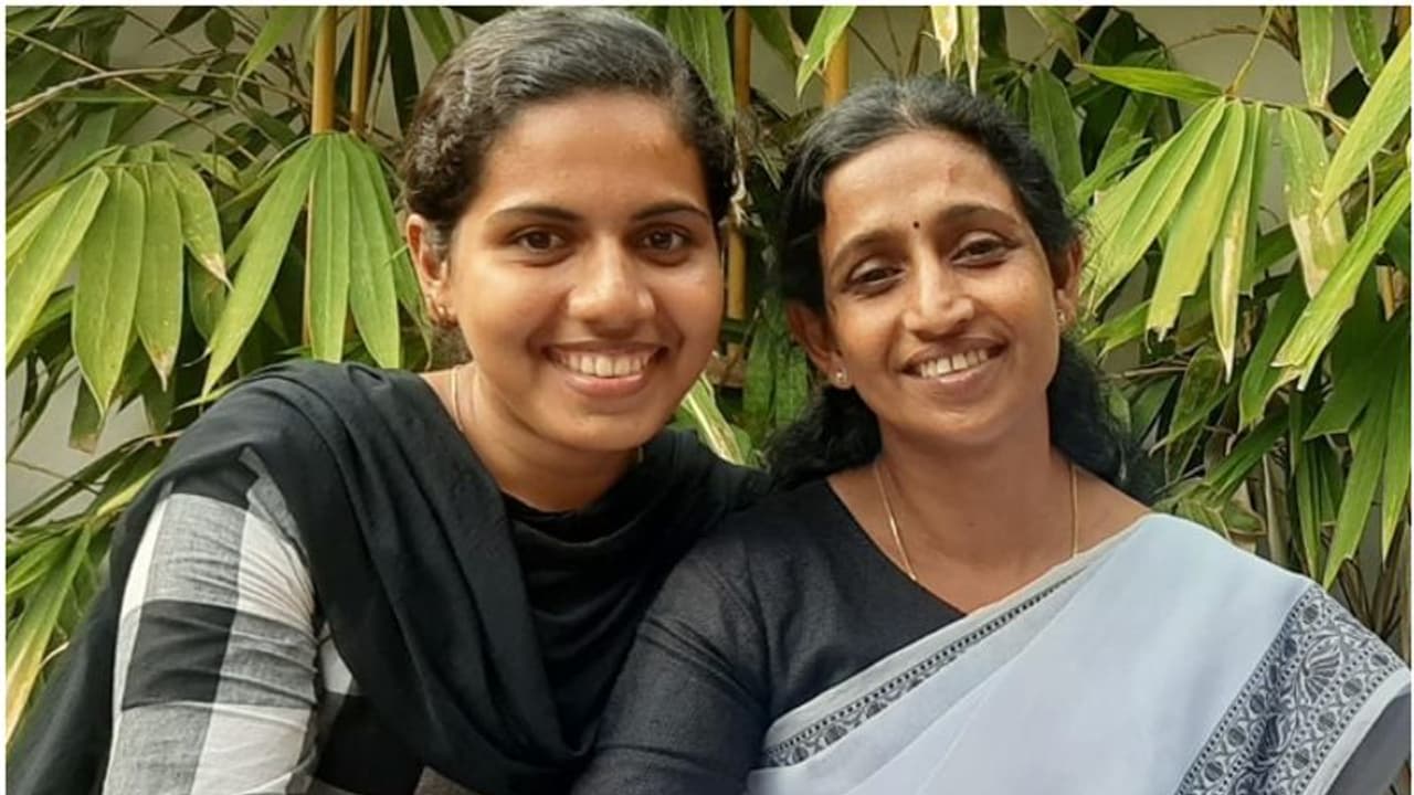 'ഗീന ചേച്ചി ആദ്യം തന്നത് നല്ല ഒരു ചുരിദാറായിരുന്നു'; ആശംസകള്ക്കൊപ്പം മേയര് ആര്യ 'ഗീന ചേച്ചി ആദ്യം തന്നത് നല്ല ഒരു ചുരിദാറായിരുന്നു'; ആശംസകള്ക്കൊപ്പം മേയര് ആര്യ