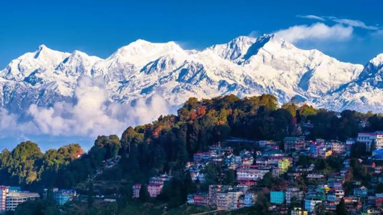 Victoria Falls to Tiger Hill: Exploring the unparalleled beauty of Darjeeling