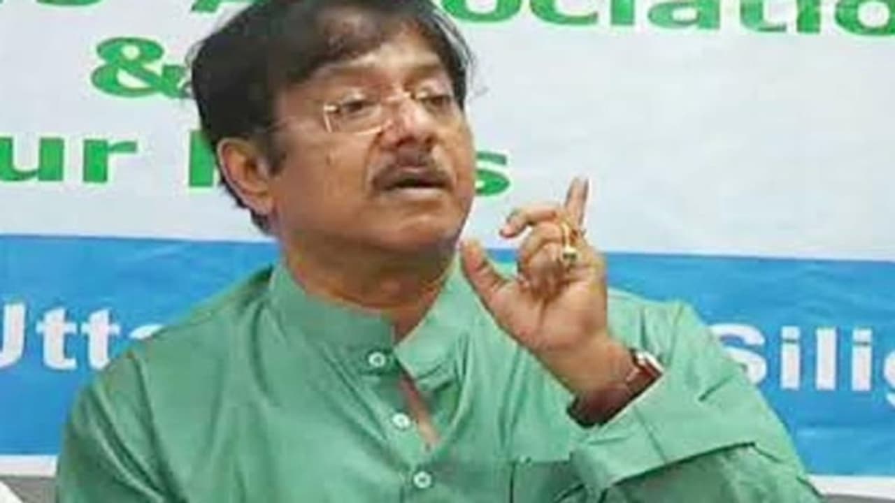 ഇഡി അറസ്റ്റ് ചെയ്ത മന്ത്രി കോടതിയിൽ കുഴഞ്ഞുവീണു, വല്ലതും സംഭവിച്ചാൽ കാണാമെന്ന് ബം​ഗാൾ മുഖ്യമന്ത്രി