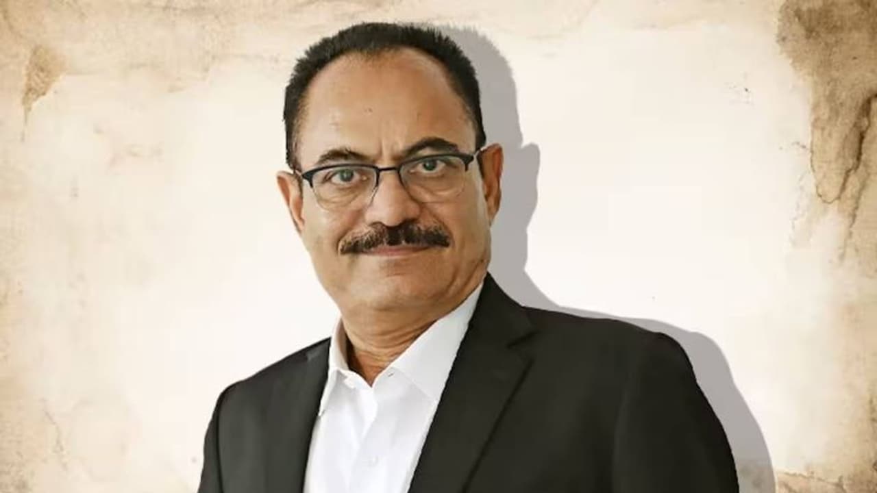 ரூ.10,000 முதலீடு முதல் ரூ.4,000 கோடி வருமானம் வரை.. நிராகரிப்பு, தோல்வி, வறுமையை கடந்து சாதித்த நபர்..!