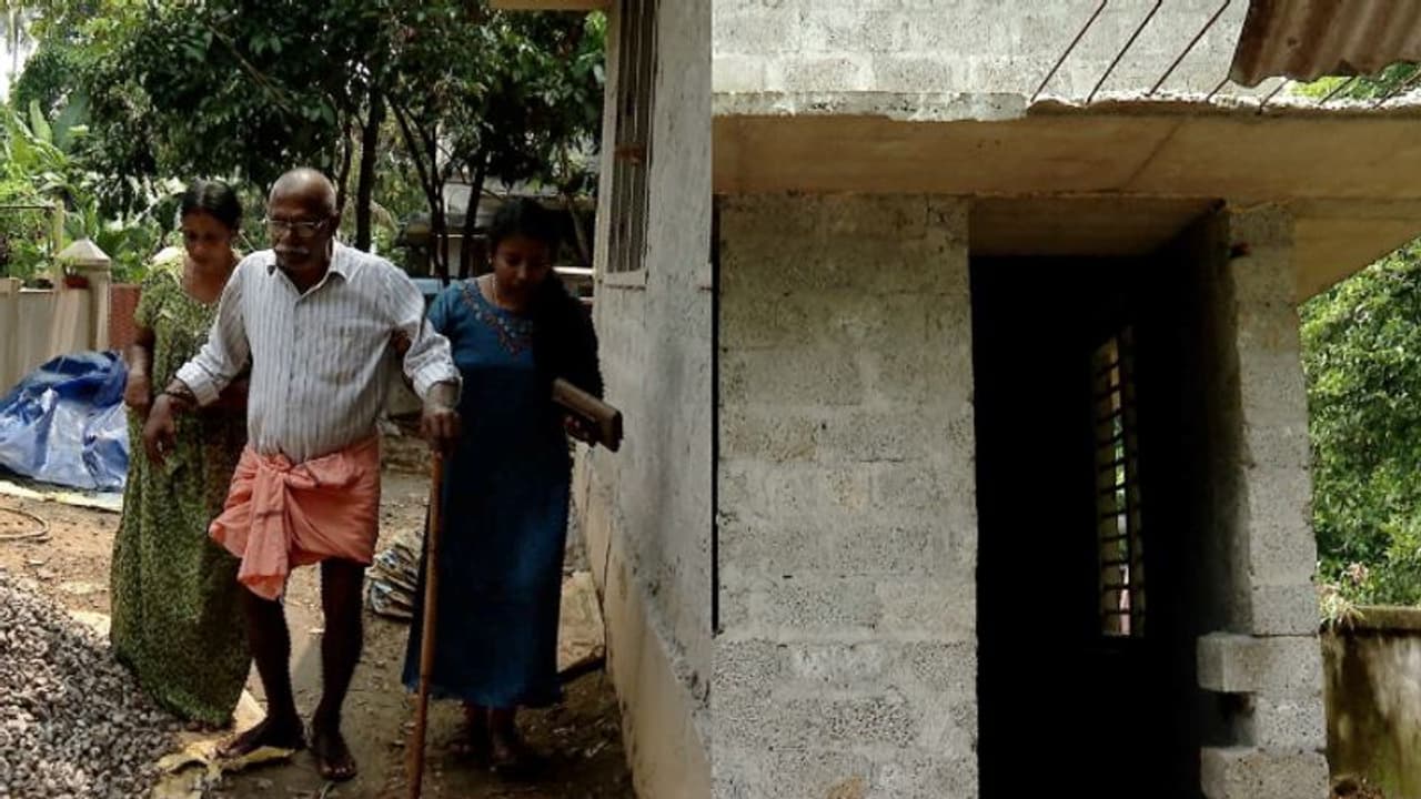 'ലൈഫി'ൽ ലഭിച്ചത് ആദ്യ ഗഡു മാത്രം, വീടുപണി പാതിവഴിയിൽ, പെരുകിപ്പെരുകി കടം, വാര്‍ദ്ധക്യത്തിൽ കണ്ണീര്‍ തോരാതെ...