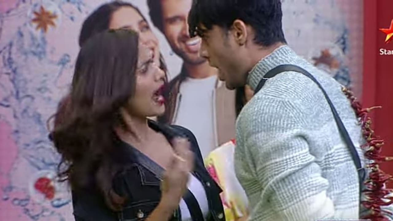 సీరియల్ బ్యాచ్ హెడ్ వెయిట్... పిచ్చోడంటూ యావర్ మీద నోరు పారేసుకున్న శోభా! సీరియల్ బ్యాచ్ హెడ్ వెయిట్... పిచ్చోడంటూ యావర్ మీద నోరు పారేసుకున్న శోభా!