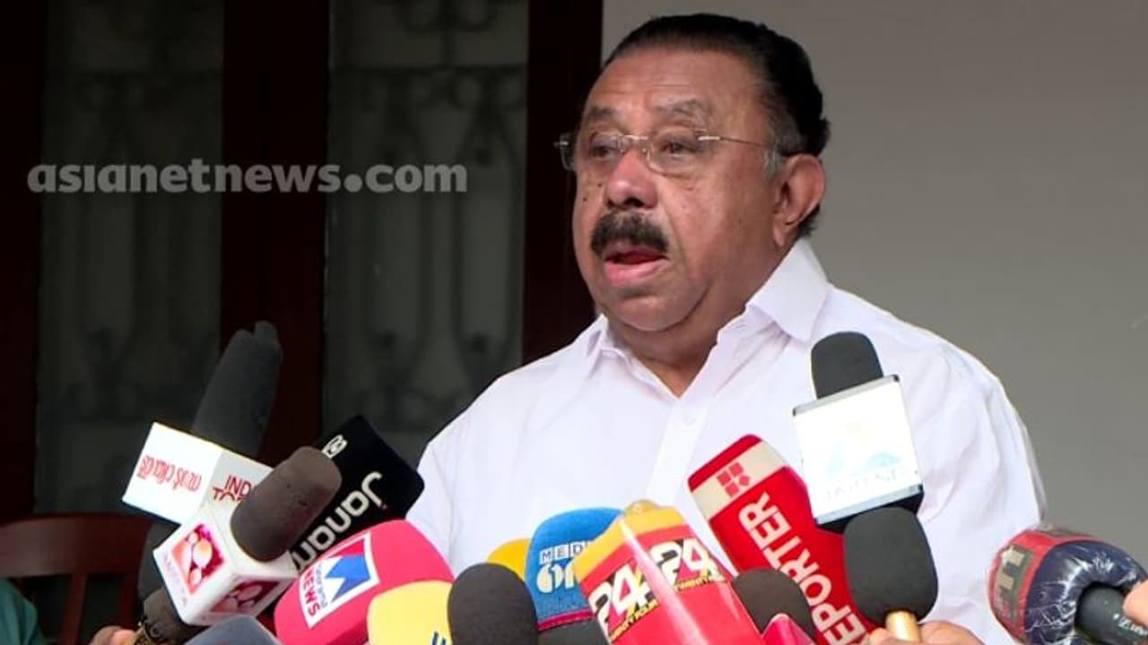 വിജയരാഘവനെ ആര്എസ്എസ് സമുന്നത സഭയില് ഉള്പ്പെടുത്തണമെന്ന് എംഎം ഹസന് വിജയരാഘവനെ ആര്എസ്എസ് സമുന്നത സഭയില് ഉള്പ്പെടുത്തണമെന്ന് എംഎം ഹസന്