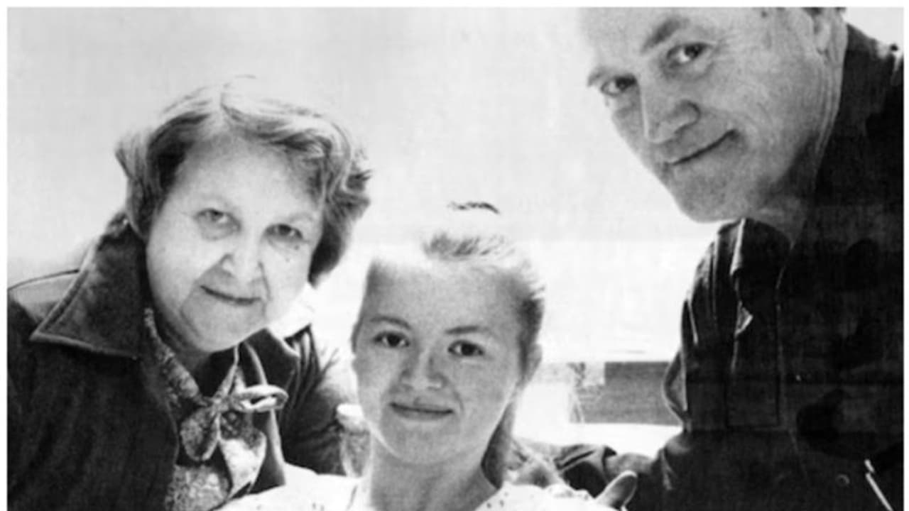 30 ഡിഗ്രി തണുപ്പില് ആറ് മണിക്കൂർ; എന്നിട്ടും മരണത്തിന് വിട്ടുകൊടുക്കാതെ ജീവിതത്തിലേക്ക് നടന്ന് കൗമാരക്കാരി! 30 ഡിഗ്രി തണുപ്പില് ആറ് മണിക്കൂർ; എന്നിട്ടും മരണത്തിന് വിട്ടുകൊടുക്കാതെ ജീവിതത്തിലേക്ക് നടന്ന് കൗമാരക്കാരി!