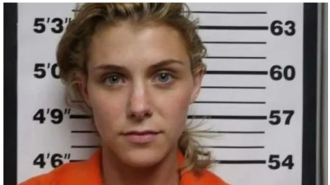 16 വയസുള്ള വിദ്യാര്ത്ഥിക്ക് നഗ്നചിത്രങ്ങളും വീഡിയോകളും അയച്ചു; 24 കാരിയായ അധ്യാപിക അറസ്റ്റില് ! 16 വയസുള്ള വിദ്യാര്ത്ഥിക്ക് നഗ്നചിത്രങ്ങളും വീഡിയോകളും അയച്ചു; 24 കാരിയായ അധ്യാപിക അറസ്റ്റില് !