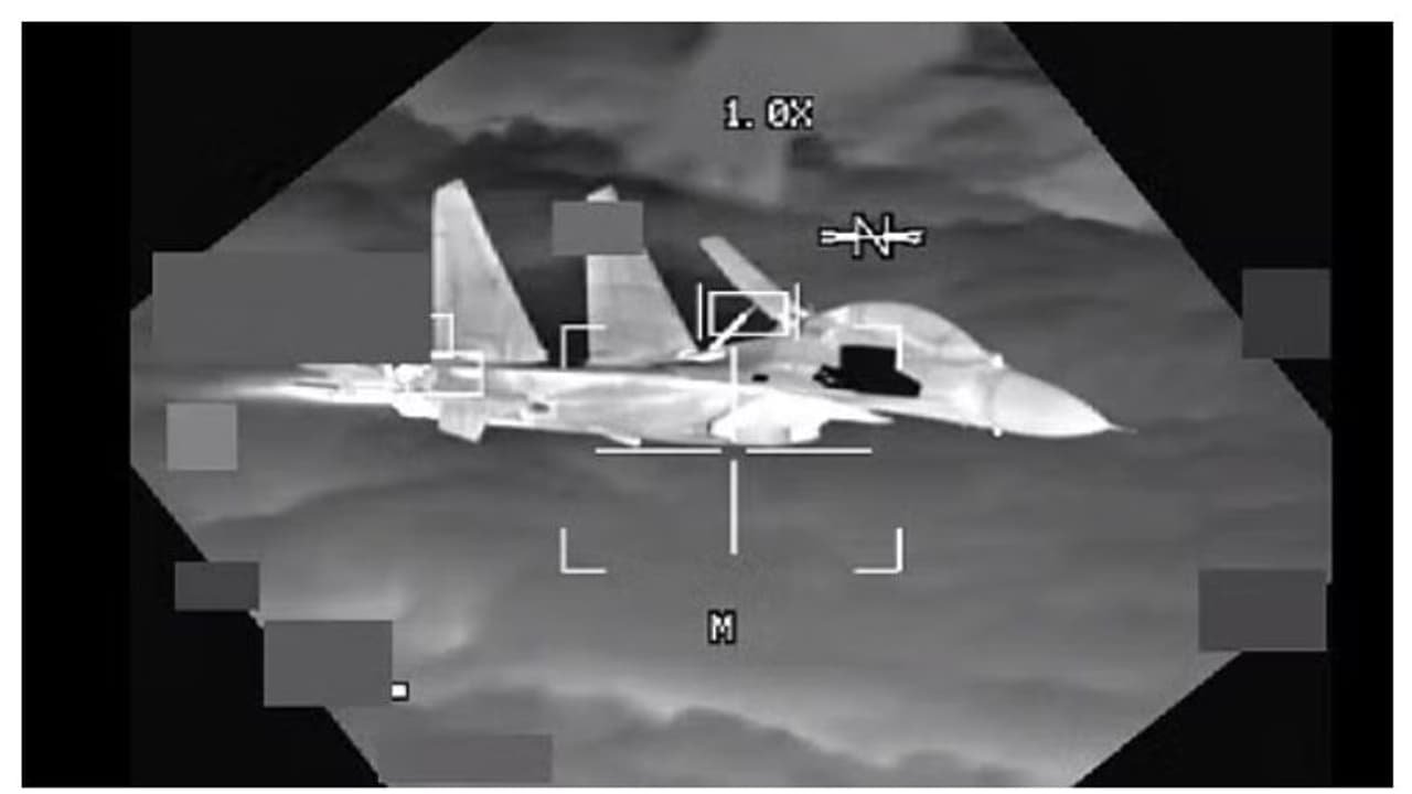 യുഎസ് ചൈന യുദ്ധ വിമാനങ്ങൾ പത്തടി അരികെ, കൂട്ടിയിടിക്കൽ ഒഴിവായത് തലനാരിഴക്ക്; തെളിവ് പുറത്തുവിട്ട് അമേരിക്ക യുഎസ് ചൈന യുദ്ധ വിമാനങ്ങൾ പത്തടി അരികെ, കൂട്ടിയിടിക്കൽ ഒഴിവായത് തലനാരിഴക്ക്; തെളിവ് പുറത്തുവിട്ട് അമേരിക്ക