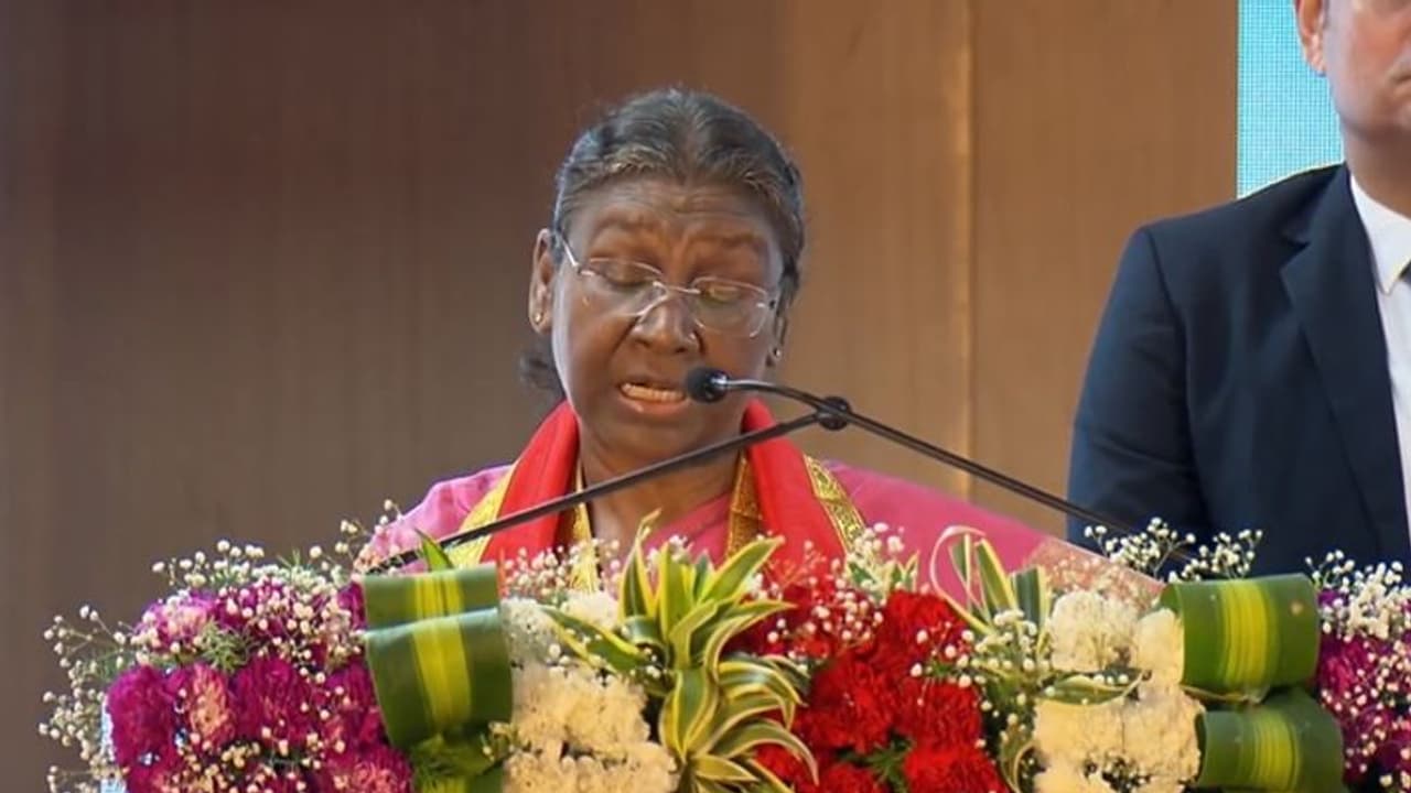 தேர்தல் பத்திர வழக்கில் இன்னொரு டுவிஸ்ட்? குடியரசுத் தலைவர் கையில் ஒரே வாய்ப்பு! தேர்தல் பத்திர வழக்கில் இன்னொரு டுவிஸ்ட்? குடியரசுத் தலைவர் கையில் ஒரே வாய்ப்பு!