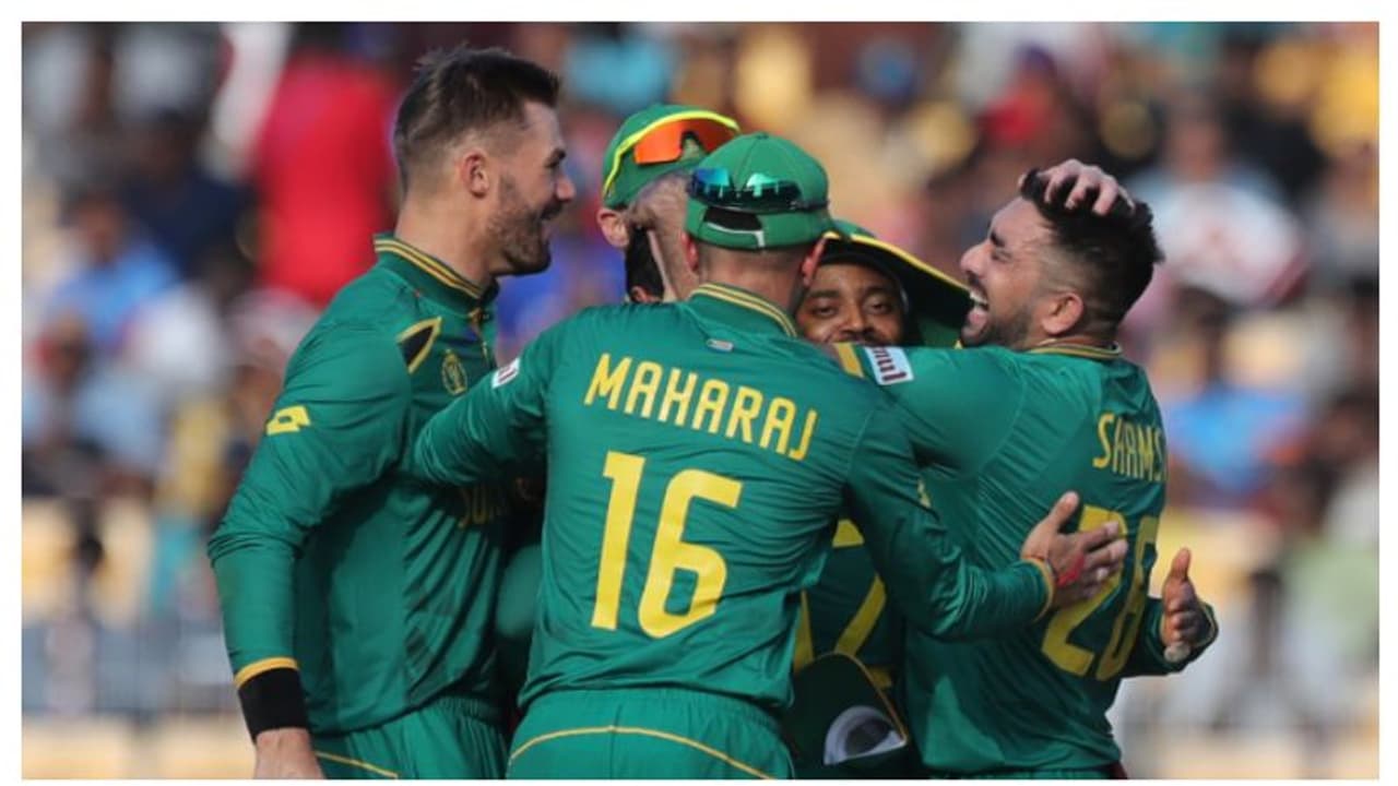 ഷംസിക്ക് നാല് വിക്കറ്റ്, ജാന്സന് മൂന്ന്! ദക്ഷിണാഫ്രിക്കയ്ക്കെതിരേയും പിടിച്ചുനില്ക്കാനാവാതെ പാകിസ്ഥാന് ഷംസിക്ക് നാല് വിക്കറ്റ്, ജാന്സന് മൂന്ന്! ദക്ഷിണാഫ്രിക്കയ്ക്കെതിരേയും പിടിച്ചുനില്ക്കാനാവാതെ പാകിസ്ഥാന്