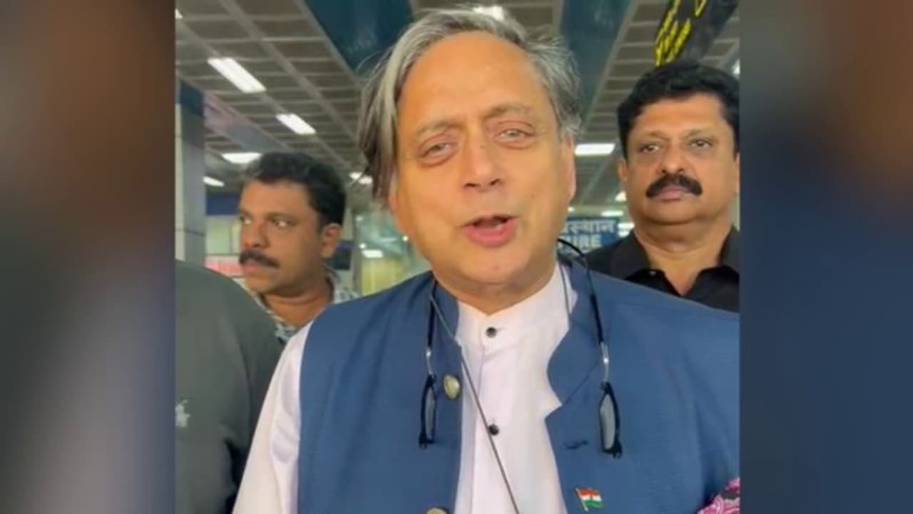 വിവാദമായി ശശി തരൂരിന്റെ ഹമാസ് വിരുദ്ധ പ്രസ്താവന; കൈവിടാതെ കുഞ്ഞാലിക്കുട്ടി, ലീഗിലും അഭിപ്രായ ഭിന്നത വിവാദമായി ശശി തരൂരിന്റെ ഹമാസ് വിരുദ്ധ പ്രസ്താവന; കൈവിടാതെ കുഞ്ഞാലിക്കുട്ടി, ലീഗിലും അഭിപ്രായ ഭിന്നത