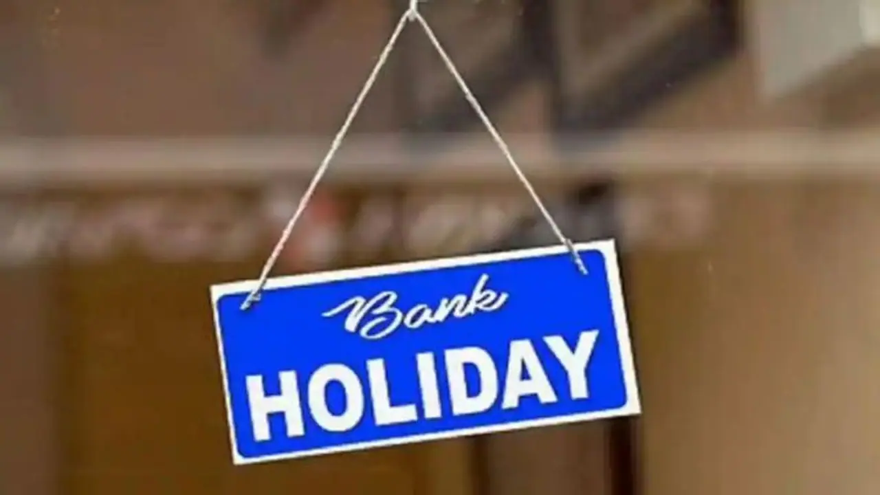 Bank Holidays: ಜನವರಿ ತಿಂಗಳಲ್ಲಿ ಒಟ್ಟು 16 ದಿನ ಬ್ಯಾಂಕ್ ರಜೆ; ಆರ್ ಬಿಐ ರಜಾಪಟ್ಟಿ ಹೀಗಿದೆ Bank Holidays: ಜನವರಿ ತಿಂಗಳಲ್ಲಿ ಒಟ್ಟು 16 ದಿನ ಬ್ಯಾಂಕ್ ರಜೆ; ಆರ್ ಬಿಐ ರಜಾಪಟ್ಟಿ ಹೀಗಿದೆ