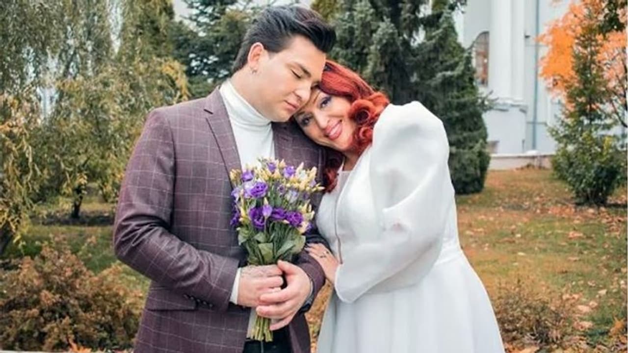 ಮುದ್ದಾಗಿ ಬೆಳೆಸಿದ ಮಗನನ್ನೇ ಮದುವೆಯಾದ 53 ವರ್ಷದ ತಾಯಿ!