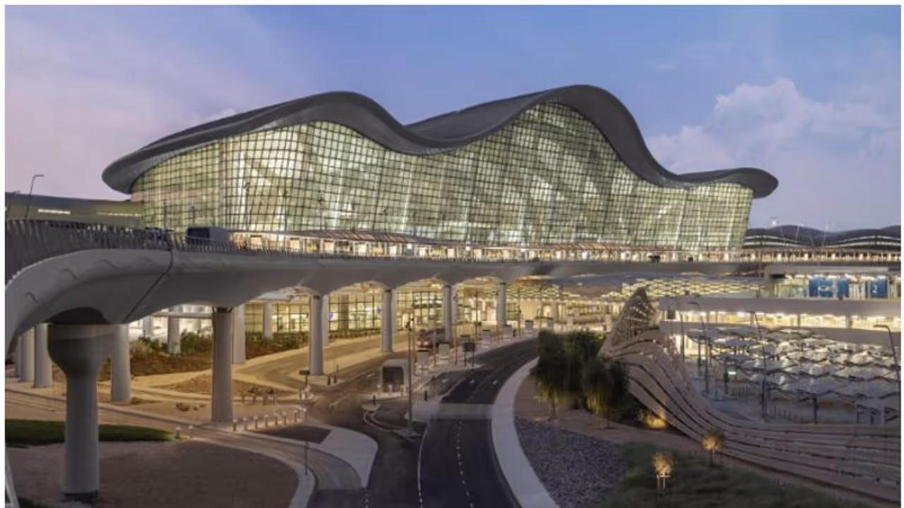 അബുദാബി വിമാനത്താവളത്തിലെ പുതിയ ടെര്‍മിനലില്‍ നിന്ന് സര്‍വീസ് തുടങ്ങി