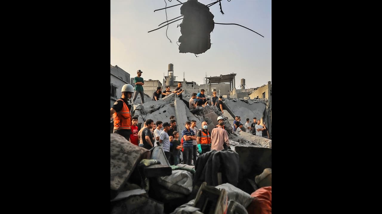 గాజాను రెండుగా విభజించి.. : దాడులను మరింత ఉధృతం చేసిన ఇజ్రాయెల్ సైన్యం.. గాజాను రెండుగా విభజించి.. : దాడులను మరింత ఉధృతం చేసిన ఇజ్రాయెల్ సైన్యం..