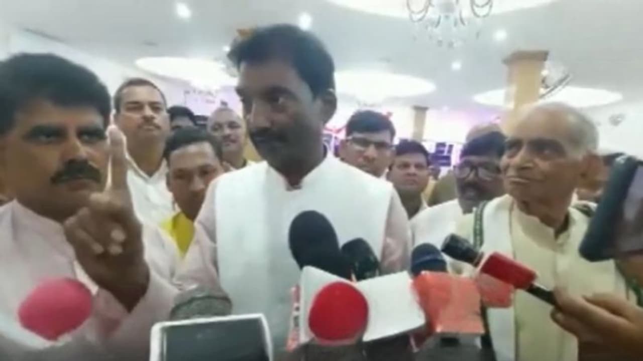 மகளையே திருமணம் செய்துகொண்டாரா சிவன்?.. இந்துக் கடவுள்களை இழிவுபடுத்தி பேச்சு எம்எல்ஏ பகதூர் சிங் சர்ச்சை! மகளையே திருமணம் செய்துகொண்டாரா சிவன்?.. இந்துக் கடவுள்களை இழிவுபடுத்தி பேச்சு எம்எல்ஏ பகதூர் சிங் சர்ச்சை!