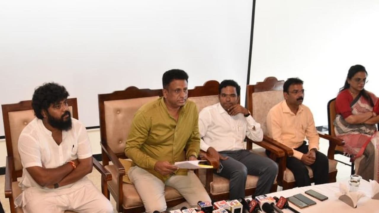 ನಂದಿ ಗಿರಿಧಾಮ ರೋಪ್ ವೇ ಕಾಮಗಾರಿ ಶೀಘ್ರವೇ ಆರಂಭ: ಸಚಿವ ಎಂ.ಸಿ.ಸುಧಾಕರ್ ನಂದಿ ಗಿರಿಧಾಮ ರೋಪ್ ವೇ ಕಾಮಗಾರಿ ಶೀಘ್ರವೇ ಆರಂಭ: ಸಚಿವ ಎಂ.ಸಿ.ಸುಧಾಕರ್