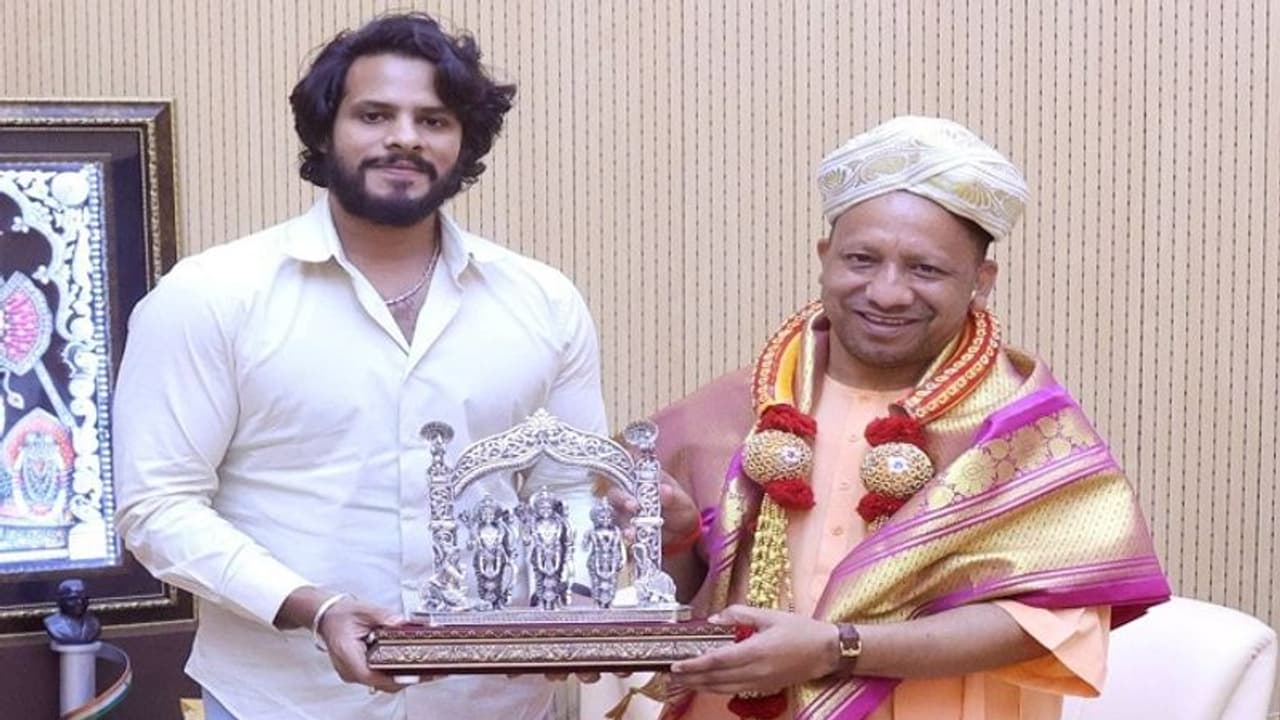 ಬಿಜೆಪಿ ಜೆಡಿಎಸ್ ಮೈತ್ರಿ: ಯುಪಿ ಸಿಎಂ ಯೋಗಿ ಆದಿತ್ಯನಾಥ್ ಭೇಟಿ ಮಾಡಿದ ನಿಖಿಲ್ ಕುಮಾರಸ್ವಾಮಿ ಬಿಜೆಪಿ ಜೆಡಿಎಸ್ ಮೈತ್ರಿ: ಯುಪಿ ಸಿಎಂ ಯೋಗಿ ಆದಿತ್ಯನಾಥ್ ಭೇಟಿ ಮಾಡಿದ ನಿಖಿಲ್ ಕುಮಾರಸ್ವಾಮಿ