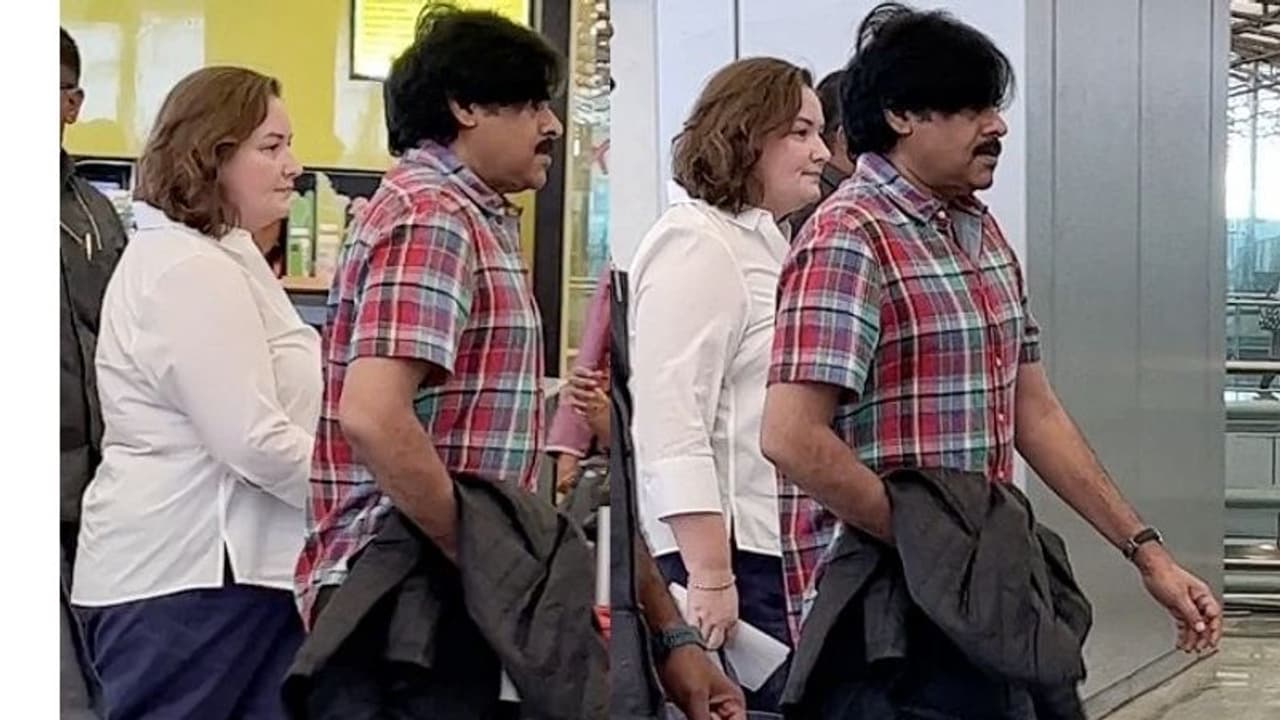 వరుణ్ తేజ్, లావణ్య వెడ్డింగ్ కోసం.. ఇటలీ బయలుదేరిన పవన్, అన్నా లెజినోవా దంపతులు వరుణ్ తేజ్, లావణ్య వెడ్డింగ్ కోసం.. ఇటలీ బయలుదేరిన పవన్, అన్నా లెజినోవా దంపతులు