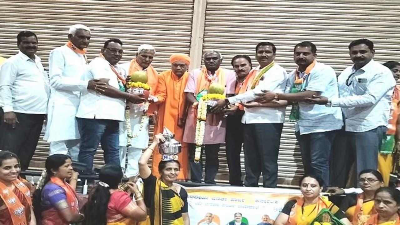 ಸನಾತನ ಧರ್ಮ ವಿರೋಧಿಗಳಿಗೆ ಬುದ್ಧಿ ಕಲಿಸಬೇಕಿದೆ: ಶಾಸಕ ಸಿದ್ದು ಸವದಿ ಸನಾತನ ಧರ್ಮ ವಿರೋಧಿಗಳಿಗೆ ಬುದ್ಧಿ ಕಲಿಸಬೇಕಿದೆ: ಶಾಸಕ ಸಿದ್ದು ಸವದಿ