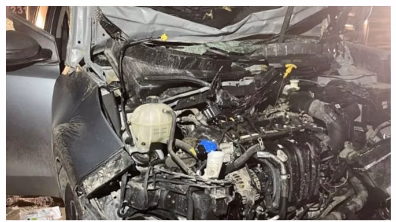 ഒട്ടകവുമായി കൂട്ടിയിടിച്ച് കാര് മറിഞ്ഞ് അപകടം; ഒരാള് മരിച്ചു ഒട്ടകവുമായി കൂട്ടിയിടിച്ച് കാര് മറിഞ്ഞ് അപകടം; ഒരാള് മരിച്ചു