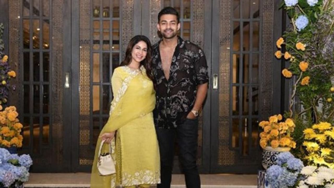 Varun Tej, Lavanya Tripathi's Wedding: Allu Arjun spotted at airport, En Route to Italy for celebration Varun Tej, Lavanya Tripathi's Wedding: Allu Arjun spotted at airport, En Route to Italy for celebration