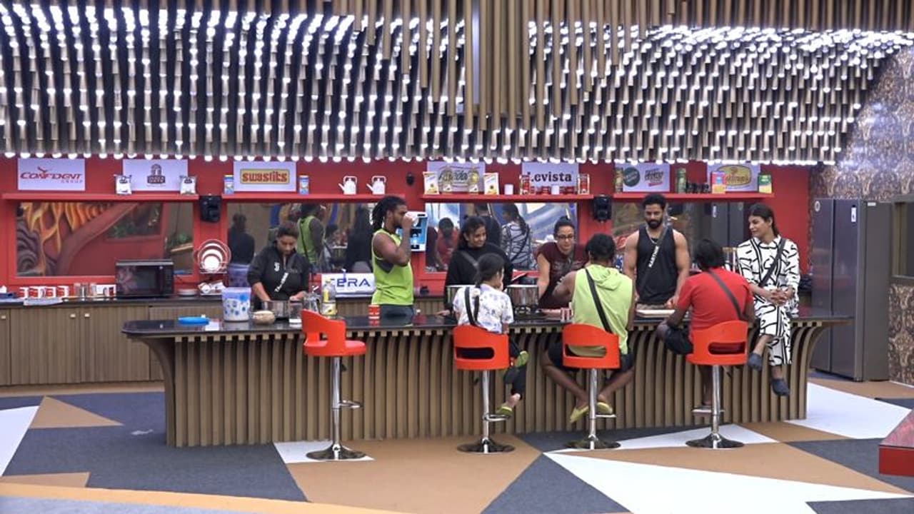 ವೀಕ್ಷಕರು ಕಳಿಸಿದ ಗಿಫ್ಟ್ ಕಂಡು ಕಂಗಾಲಾಗಿ ಕುಳಿತ ಸ್ಪರ್ಧಿಗಳು: ವಿನಯ್ಗೆ ಸಲಗ, ನಮ್ರತಾಗೆ ಬಂತು ಚಮಚ! ವೀಕ್ಷಕರು ಕಳಿಸಿದ ಗಿಫ್ಟ್ ಕಂಡು ಕಂಗಾಲಾಗಿ ಕುಳಿತ ಸ್ಪರ್ಧಿಗಳು: ವಿನಯ್ಗೆ ಸಲಗ, ನಮ್ರತಾಗೆ ಬಂತು ಚಮಚ!