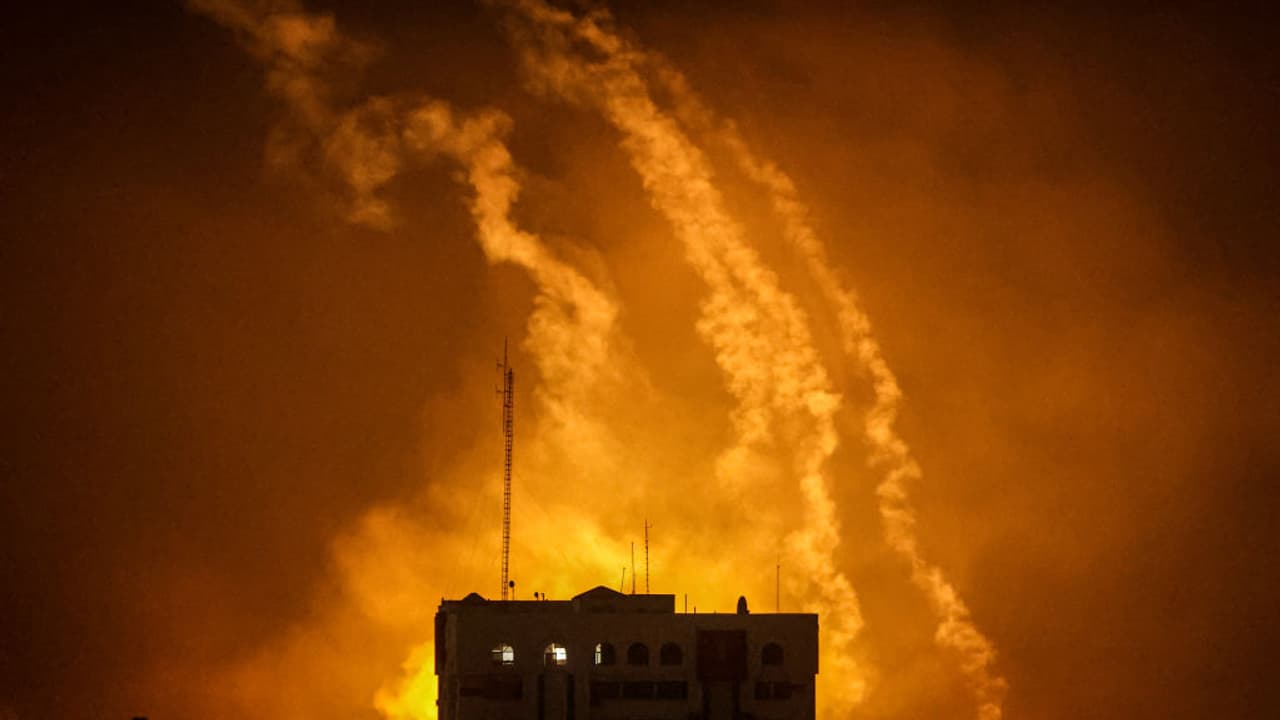 காசாவில் இப்போதைக்கு போர்நிறுத்தம் கிடையாது... இஸ்ரேல் திட்டவட்டம்! பலி எண்ணிக்கை 8000 ஐ தாண்டியது காசாவில் இப்போதைக்கு போர்நிறுத்தம் கிடையாது... இஸ்ரேல் திட்டவட்டம்! பலி எண்ணிக்கை 8000 ஐ தாண்டியது