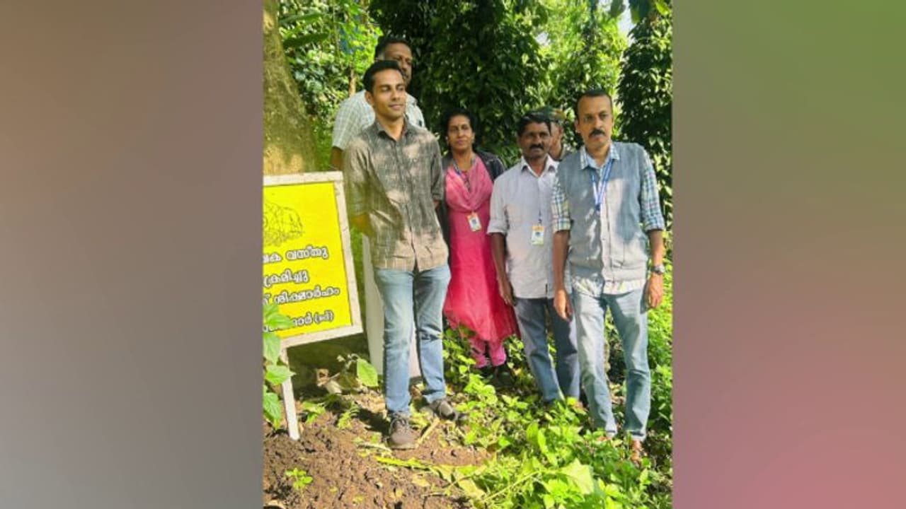 മൂന്നാർ ദൗത്യം; കയ്യേറ്റം ഒഴിപ്പിക്കല് തുടരും, പള്ളിവാസല് വില്ലേജില് 75 സെന്റ് സ്ഥലം ഏറ്റെടുത്തു മൂന്നാർ ദൗത്യം; കയ്യേറ്റം ഒഴിപ്പിക്കല് തുടരും, പള്ളിവാസല് വില്ലേജില് 75 സെന്റ് സ്ഥലം ഏറ്റെടുത്തു