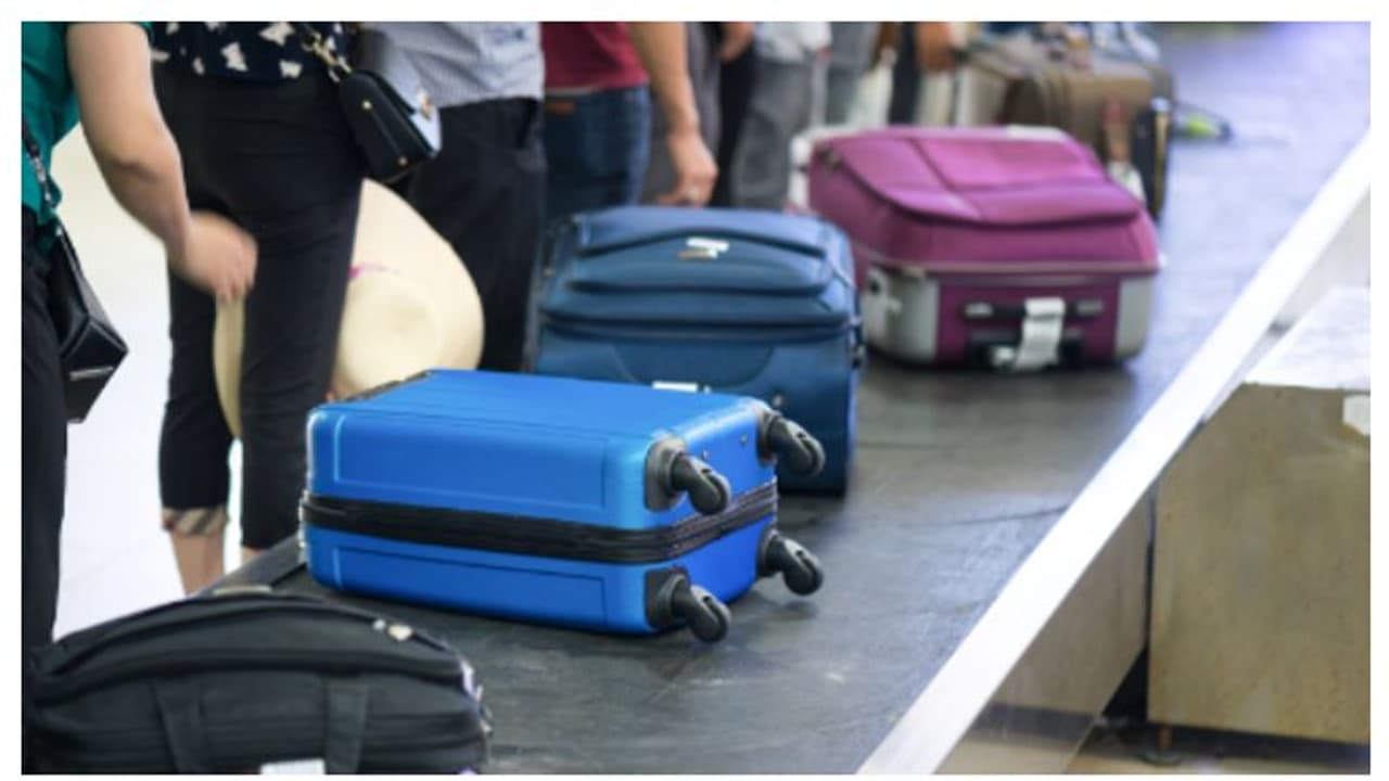 പ്രവാസികൾക്ക് ആശ്വാസമരികെ; വിമാന ടിക്കറ്റ് കൊള്ളയെ അതിജീവിക്കാം, 10,000 രൂപയ്ക്ക് യാത്ര ചെയ്യാൻ നടപടികൾ തകൃതി